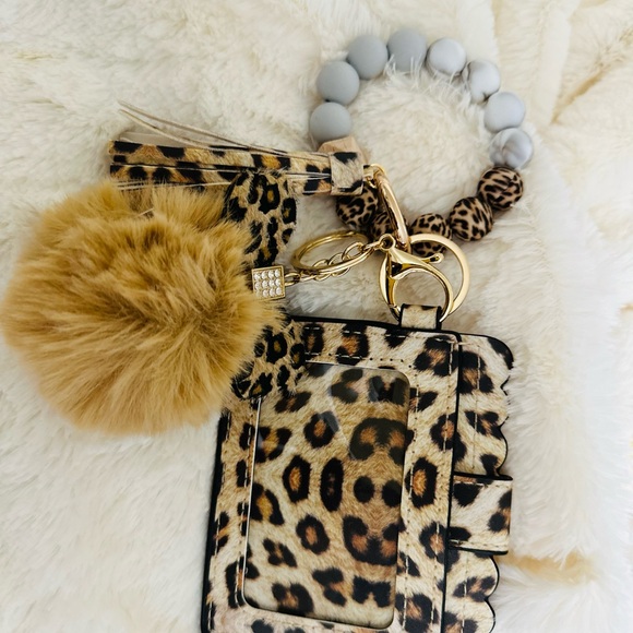 Wristlet keychain pompom wallet - Picture 3 of 6